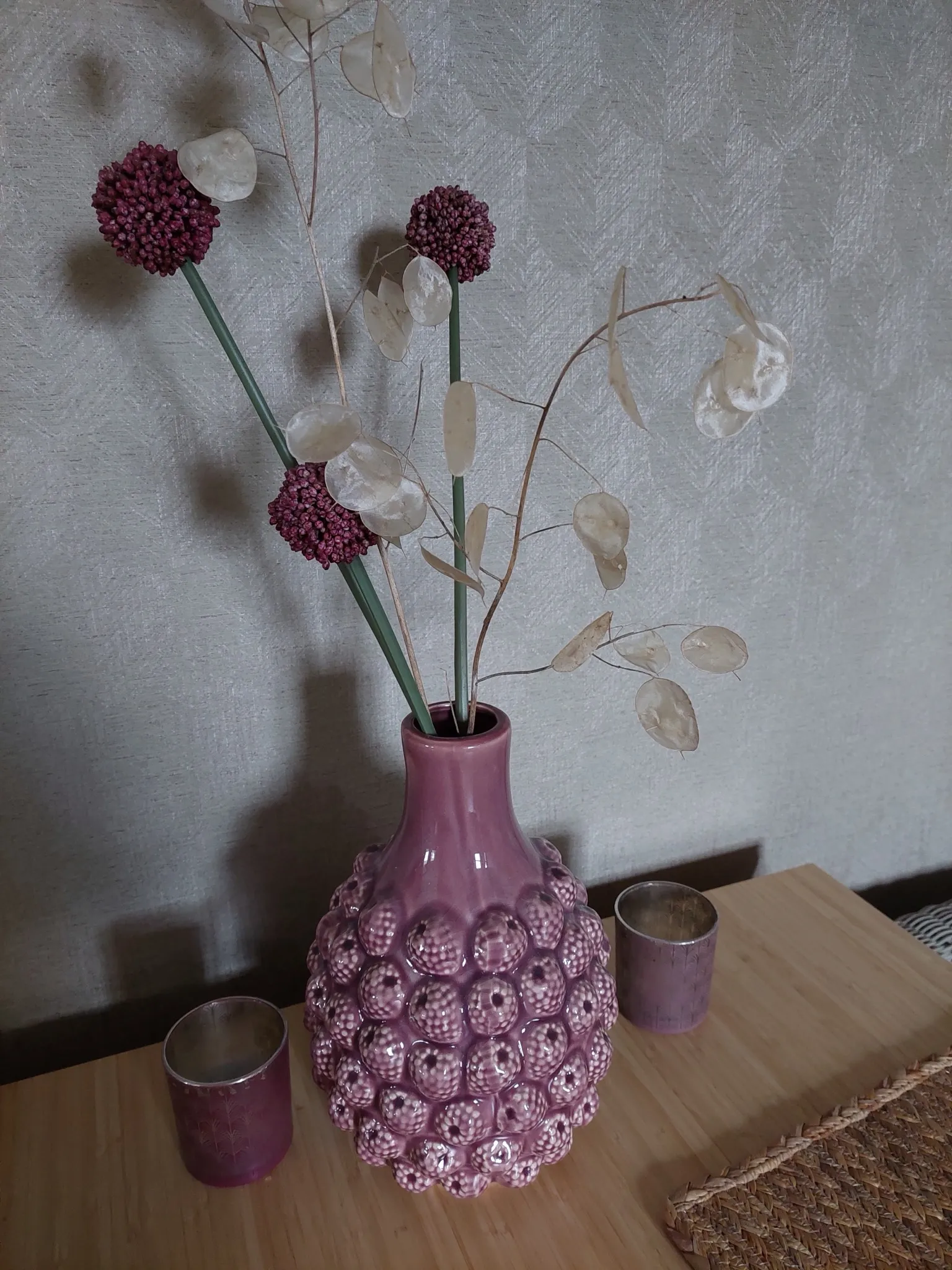 Oud-roze details in het appartement, geïnspireerd op Marjolein Bastin